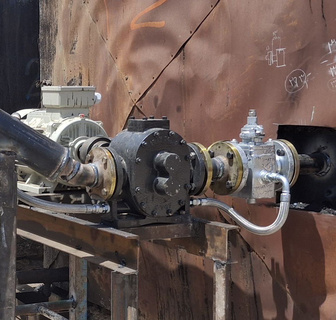 شیر ثلاثي الطريق للقطران